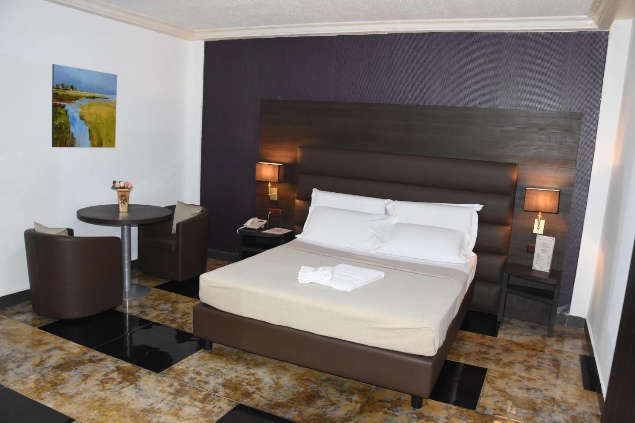 New Heaven Hotel Яунде Экстерьер фото